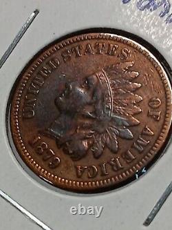 Cent indien de 1879, brun rougeâtre avec patine violette, attrait visuel éblouissant.