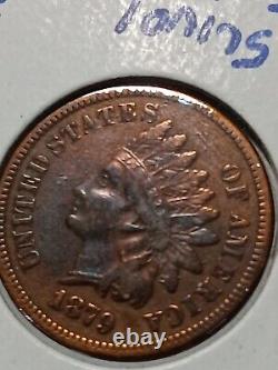 Cent indien de 1879, brun rougeâtre avec patine violette, attrait visuel éblouissant.